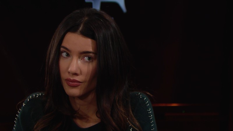 Steffy (Jacqueline MacInnes Wood) attend une réponse de la part de Liam. Amour, Gloire et Beauté/Top Models, épisode 7988 (17 décembre 2018, CBS)