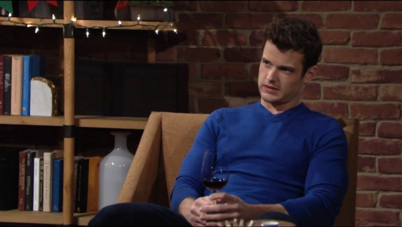Kyle (Michael Mealor) n'est pas rassuré à l'idée de passer une soirée avec les frères de Lola... Les Feux de l'Amour, épisode 8323 (13 octobre 2021, RTS)