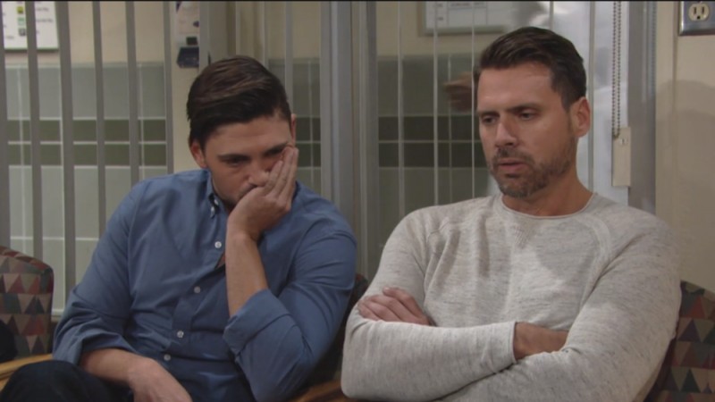 Nick (Joshua Morrow) et Noah (Robert Adamson) se demandent où Victor peut bien être… Les Feux de l'Amour, épisode 5914 (21 octobre 2021, RTBF)