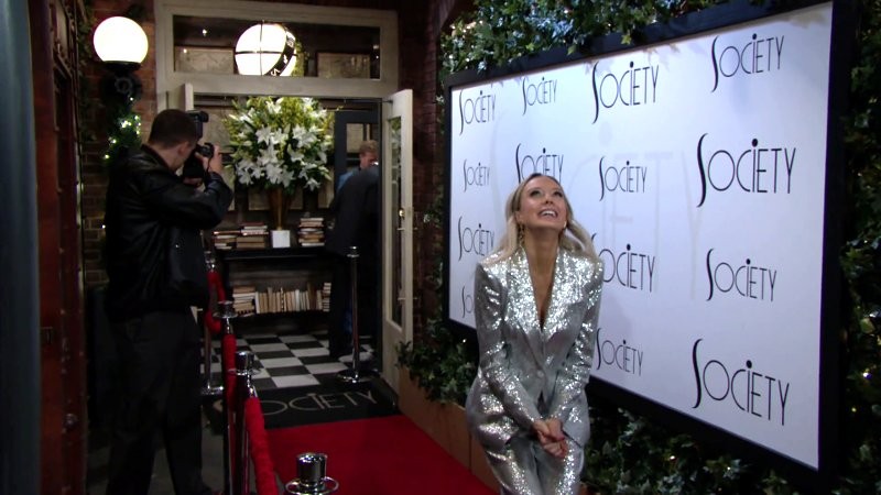 C'est l'ouverture du nouveau restaurant d'Abby (Melissa Ordway) ! Les Feux de l'Amour, épisode 11668 (22 avril 2019, CBS)