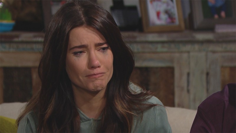 Steffy (Jacqueline MacInnes Wood) vit un moment difficile. Top Modèles, épisode 8153 (28 septembre 2020, TVA)