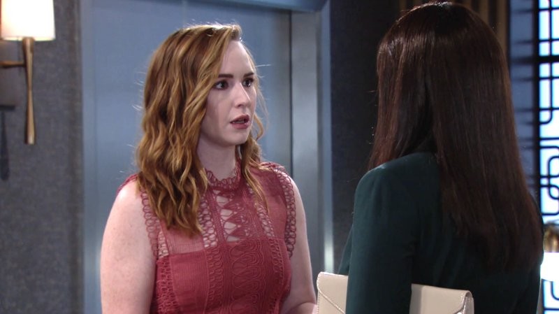 Voilà une rencontre à laquelle Mariah (Camryn Grimes) ne s'attendait pas. Les Feux de l'Amour, épisode 8519 (14 juillet 2022, RTS)