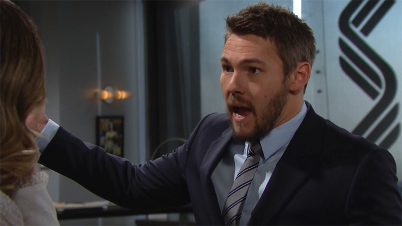 Liam (Scott Clifton) raconte à Hope ce qui s'est passé avec Thomas. Amour, Gloire et Beauté, épisode 8249 (25 mars 2021, FRANCE2)