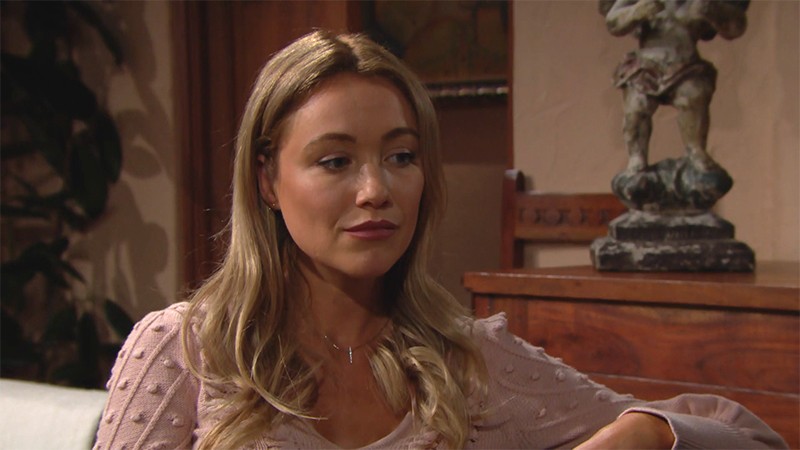 Florence (Katrina Bowden) pense encore à Wyatt. Top Modèles, épisode 8255 (3 mars 2021, TVA)