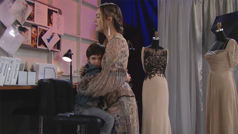 Douglas (Henry Joseph Samiri) partage ses craintes avec Hope (Annika Noelle). Top Models, épisode 8274 (18 mars 2021, RTL9)