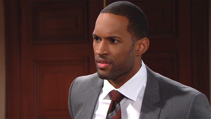 Carter (Lawrence Saint-Victor) dit ses inquiétudes à Zoe. Top Models, épisode 8286 (24 septembre 2020, RTS)