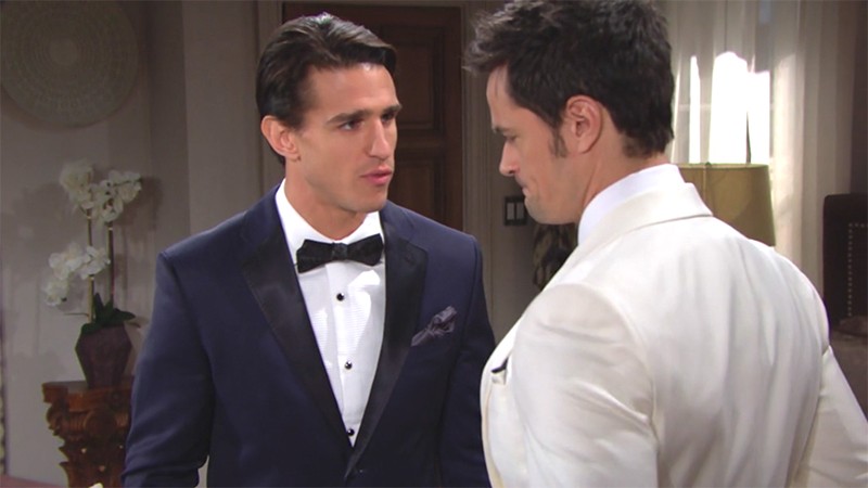 Vinny (Joe LoCicero) essaie de raisonner Thomas (Matthew Atkinson) avant qu'il ne soit trop tard. Top Models, épisode 8290 (9 avril 2021, RTL9)