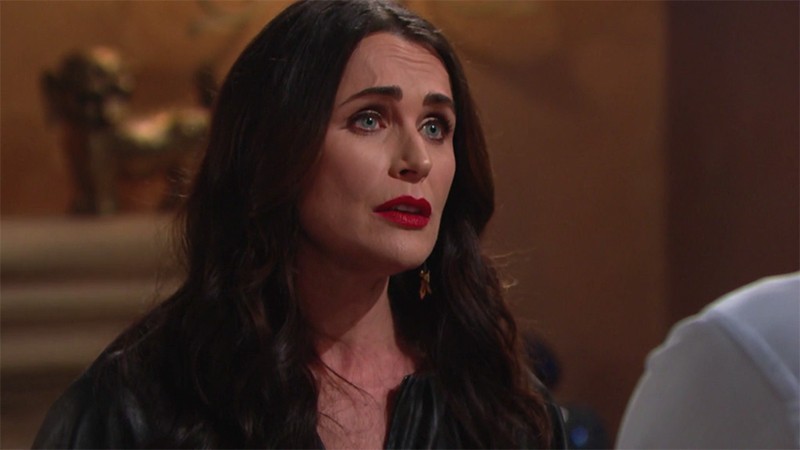 Quinn (Rena Sofer) pousse Ridge à rejoindre Shauna. Amour, Gloire et Beauté, épisode 8304 (11 juin 2021, FRANCE2)