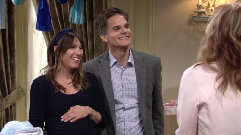 Kevin (Greg Rikaart) et Chloe fêtent l'arrivée du bébé! Les Feux de l'Amour, épisode 11918 (21 avril 2020, CBS)