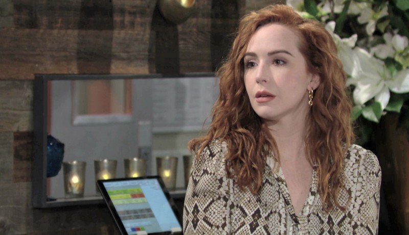 Mariah (Camryn Grimes) soutient Theo. Les Feux de l'Amour, épisode 11920 (23 avril 2020, CBS)