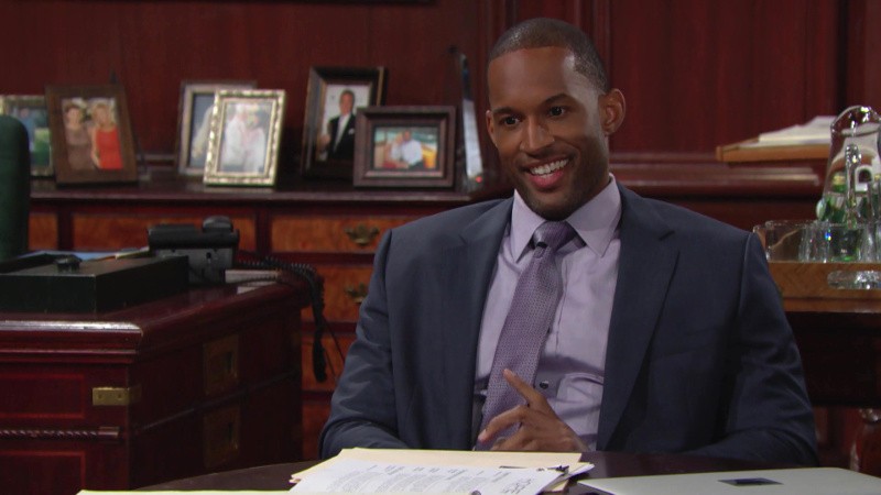 Carter (Lawrence Saint-Victor) a besoin de faire le point sur la situation actuelle. Amour, Gloire et Beauté/Top Models, épisode 0 (20 juillet 2020, CBS)