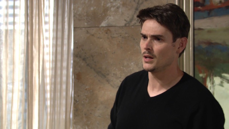 Adam (Mark Grossman) est assailli de souvenirs. Les Feux de l'Amour, épisode 8669 (9 février 2023, RTS)
