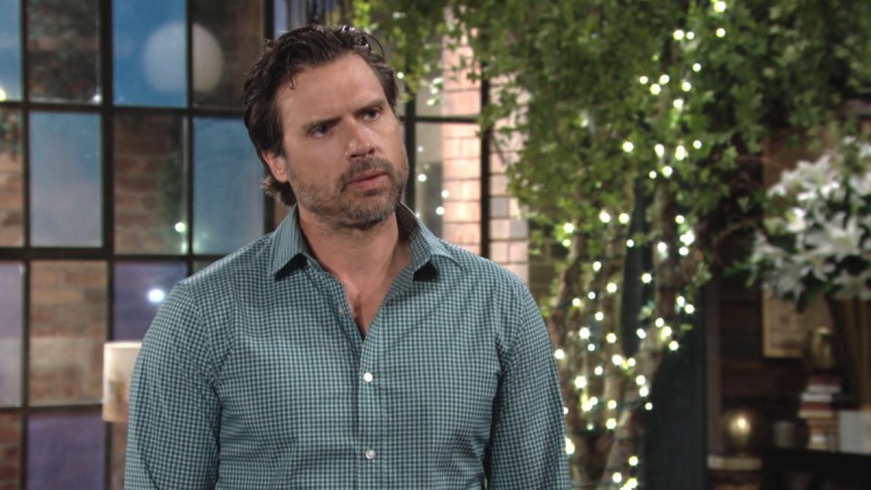 Nick (Joshua Morrow) voudrait vraiment que son père voie la vérité en face. Les Feux de l'Amour, épisode 11934 (27 août 2020, CBS)