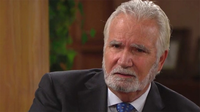 Eric (John McCook) est un soutien précieux pour Brooke. Amour, Gloire et Beauté, épisode 8353 (20 août 2021, FRANCE2)