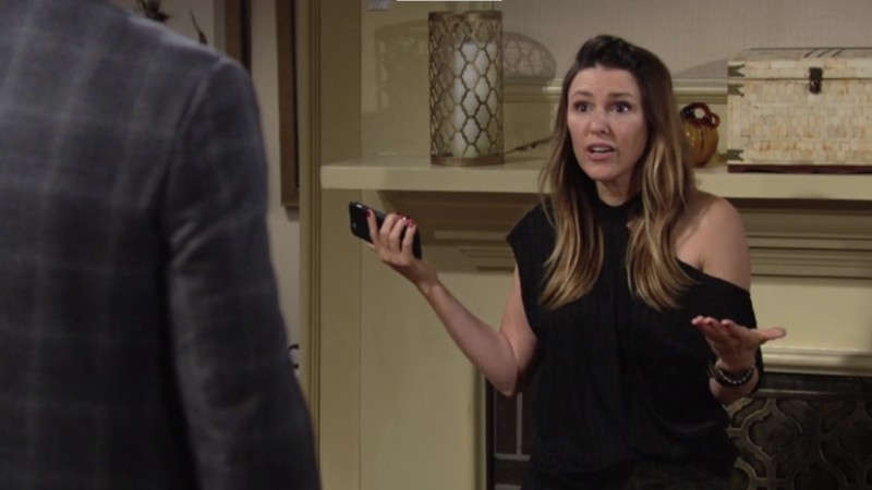 Chloe (Elizabeth Hendrickson) ne croit pas au départ de Chelsea. Les Feux de l'Amour, épisode 8722 (25 avril 2023, RTS)