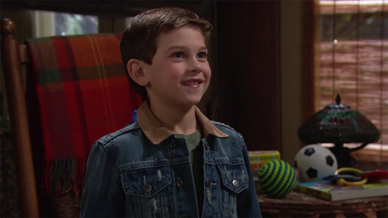 Douglas (Henry Joseph Samiri) a une très bonne surprise en rentrant à la maison... Amour, Gloire et Beauté/Top Models, épisode 8402 (17 novembre 2020, CBS)