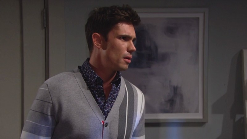 Finn (Tanner Novlan) est très inquiet pour Thomas. Top Models, épisode 8408 (15 mars 2021, RTS)