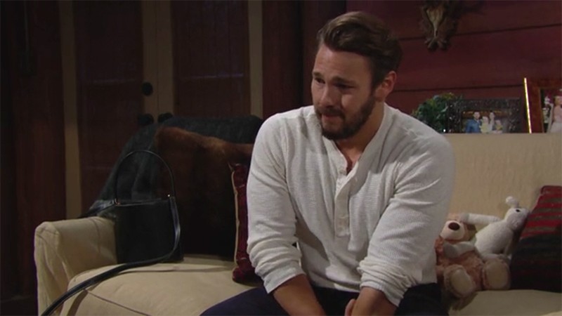 Face à Hope, Liam (Scott Clifton) a mauvaise conscience. Amour, Gloire et Beauté/Top Models, épisode 8423 (18 décembre 2020, CBS)