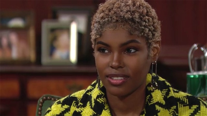 Paris (Diamond White) se voit proposer un job chez Forrester Creations. Top Models, épisode 8428 (20 octobre 2021, RTL9)