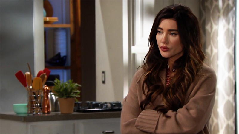 Steffy (Jacqueline MacInnes Wood) est très anxieuse... Top Models, épisode 8431 (25 octobre 2021, RTL9)