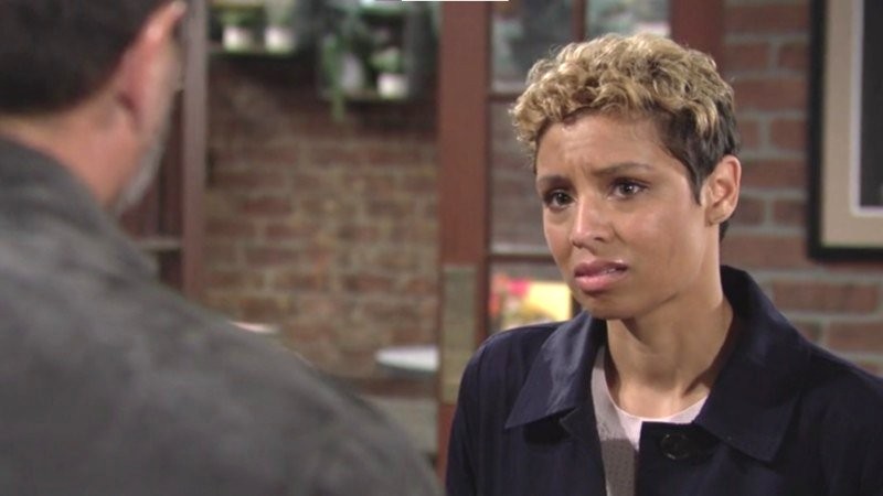 Elena (Brytni Sarpy) s'inquiète pour la santé de Faith. Les Feux de l'Amour, épisode 8835 (3 novembre 2023, RTS)