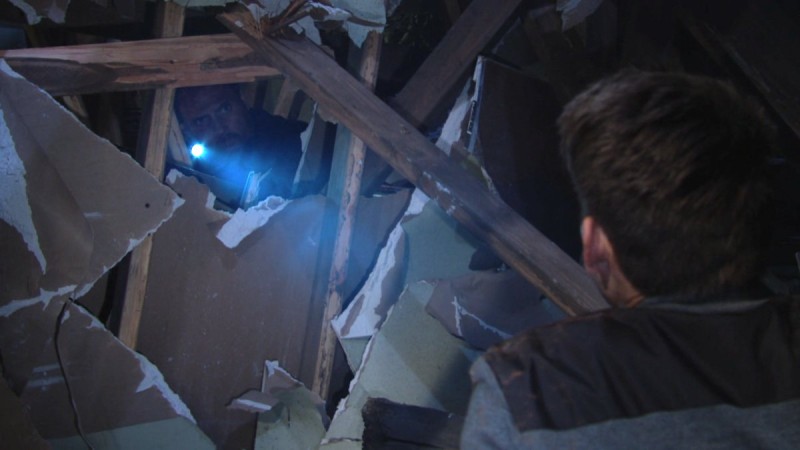 Nick (Joshua Morrow) et Adam (Mark Grossman) sont en fâcheuse posture ! Les Feux de l'Amour, épisode 8839 (15 novembre 2023, TF1)