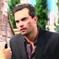 Joe (Scott Elrod) essaie de convaincre de son innocence. Les Feux de l'Amour, épisode 10703 (6 juillet 2015, CBS)