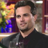 Les projets de Joe (Scott Elrod) intéressent tout le monde. Les Feux de l'Amour, épisode 10751 (10 septembre 2015, CBS)