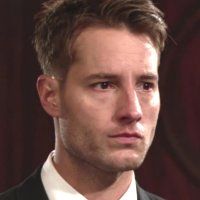 C'est l'heure du jugement pour Adam (Justin Hartley). Les Feux de l'Amour, épisode 10782 (23 octobre 2015, CBS)