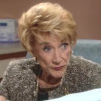 Victor (Eric Braeden) ferait bien de suivre les conseils de Katherine (Jeanne Cooper). Les Feux de l'Amour, épisode 10591 (14 décembre 2022, TVA)