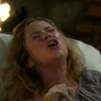 Bridget (Ashley Jones) accouche avec l'aide d'Owen. Top Models, épisode 5895 (5 juillet 2011, RTS)