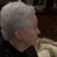 Stephanie (Susan Flannery) est prise au dépourvu. Top Modèles, épisode 5914 (3 octobre 2011, TVA)
