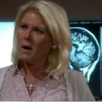 Pam (Alley Mills) apprend la terrible nouvelle... Top Models, épisode 5922 (22 juillet 2011, RTS)