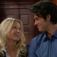 La complicité de Brooke (Katherine Kelly Lang) et Thomas (Adam Gregory) ne plait pas du tout à Taylor. Top Models, épisode 5928 (19 mars 2012, RTL9)