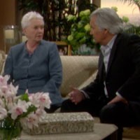 Stephanie (Susan Flannery) est de retour à la maison. Amour, Gloire et Beauté, épisode 5931 (12 novembre 2012, FRANCE2)
