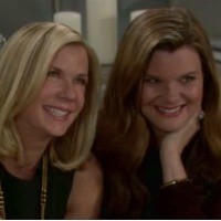 Katie (Heather Tom) et Brooke sont heureuses pour Donna. Top Models, épisode 5991 (22 septembre 2011, RTS)
