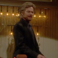 Tucker (Stephen Nichols) essaye d'en savoir plus sur l'audience de médiation. Les Feux de l'Amour, épisode 6329 (20 février 2014, RTS)