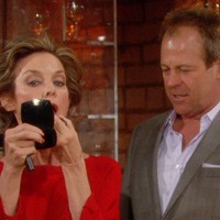 Jeffrey (Kin Shriner) est de retour de Las Vegas! Les Feux de l'Amour, épisode 6371 (21 avril 2014, RTS)