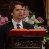 Nicholas (Joshua Morrow) participe aux funérailles de Sharon. Les Feux de l'Amour, épisode 6373 (23 avril 2014, RTS)