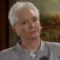 Stephanie (Susan Flannery) est très occupée à colmater les brèches de son stratagème ! Amour, Gloire et Beauté, épisode 6085 (18 juin 2013, FRANCE2)
