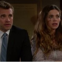 Victoria (Amelia Heinle) et Billy perdent la garde de Lucy. Les Feux de l'Amour, épisode 4002 (30 mai 2014, RTBF)