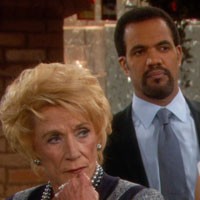 Katherine (Jeanne Cooper) et Neil sont surpris par l'attitude de Genevieve. Les Feux de l'Amour, épisode 6416 (24 juin 2014, RTS)