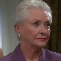 Stephanie (Susan Flannery) se décide à soulager sa conscience. Top Modèles, épisode 6106 (20 juillet 2012, TVA)