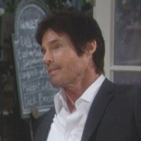 Ridge (Ronn Moss) ne se doute pas de ce que Brooke a prévu... Top Modèles, épisode 6110 (26 juillet 2012, TVA)