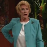 Katherine (Jeanne Cooper) tient à annoncer elle-même qu'elle demande l'annulation du mariage de Tucker. Les Feux de l'Amour, épisode 4035 (18 juillet 2014, RTBF)