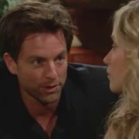 Adam (Michael Muhney) propose de fournir un alibi à Abby. Les Feux de l'Amour, épisode 9710 (13 juin 2019, TVA)