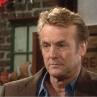 Paul (Doug Davidson) s'interroge sur les liens de Deacon avec Diane. Les Feux de l'Amour, épisode 4049 (8 août 2014, RTBF)