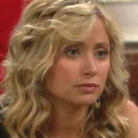 Abby (Marcy Rylan) sait que Devon a raison. Les Feux de l'Amour, épisode 4067 (3 septembre 2014, RTBF)