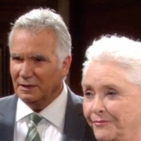 Eric (John McCook) et Stephanie accueillent Beverly... Top Models, épisode 6207 (26 avril 2013, RTL9)