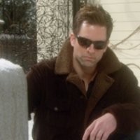 Adam (Michael Muhney) se rend sur la tombe de sa mère... Les Feux de l'Amour, épisode 9846 (20 décembre 2019, TVA)